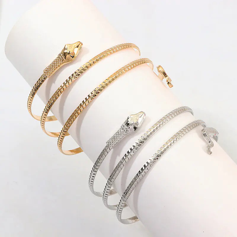 Punk Style Exaggerated Snake Bracelet in Alloy